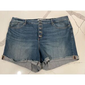 Torrid High Rise Midi Short Button Fly Stretch Distressed Hem Medium Wash Sz 26